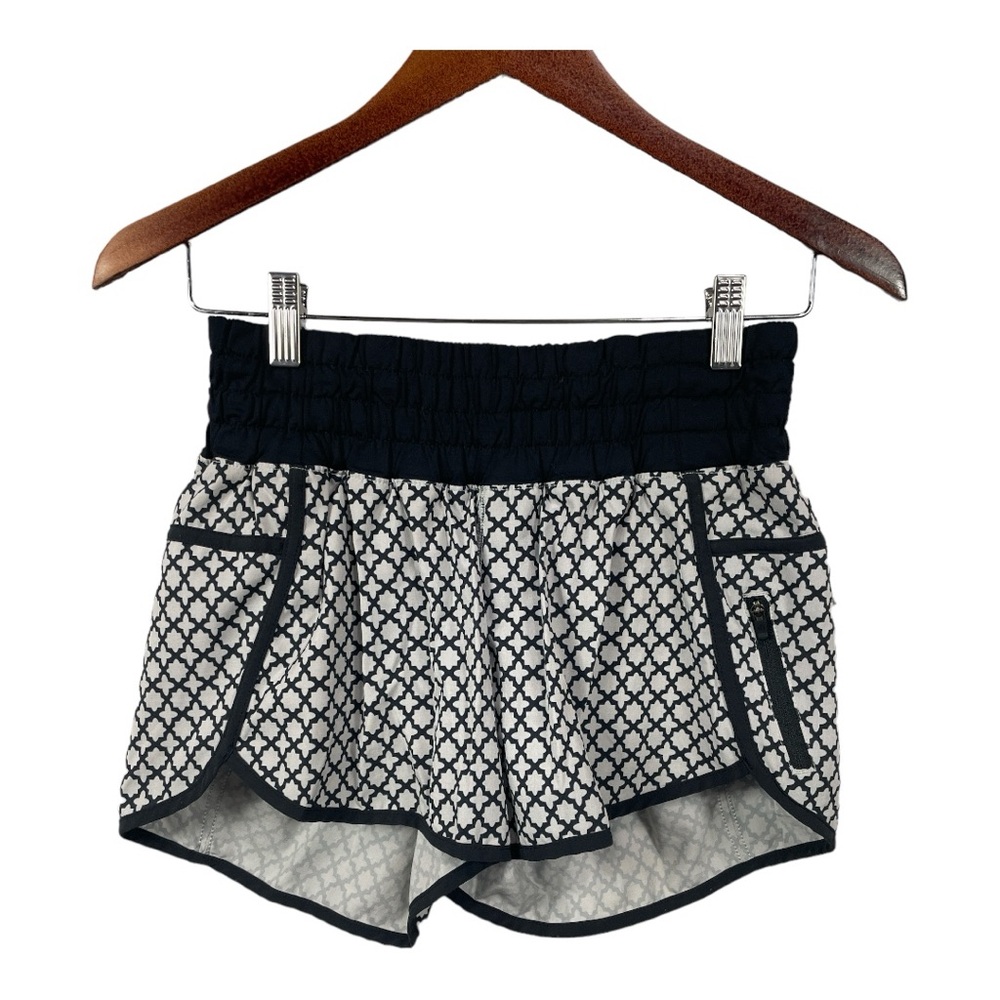 Lululemon Tracker Shorts Soul Geo Silver Spoon, Size 6
